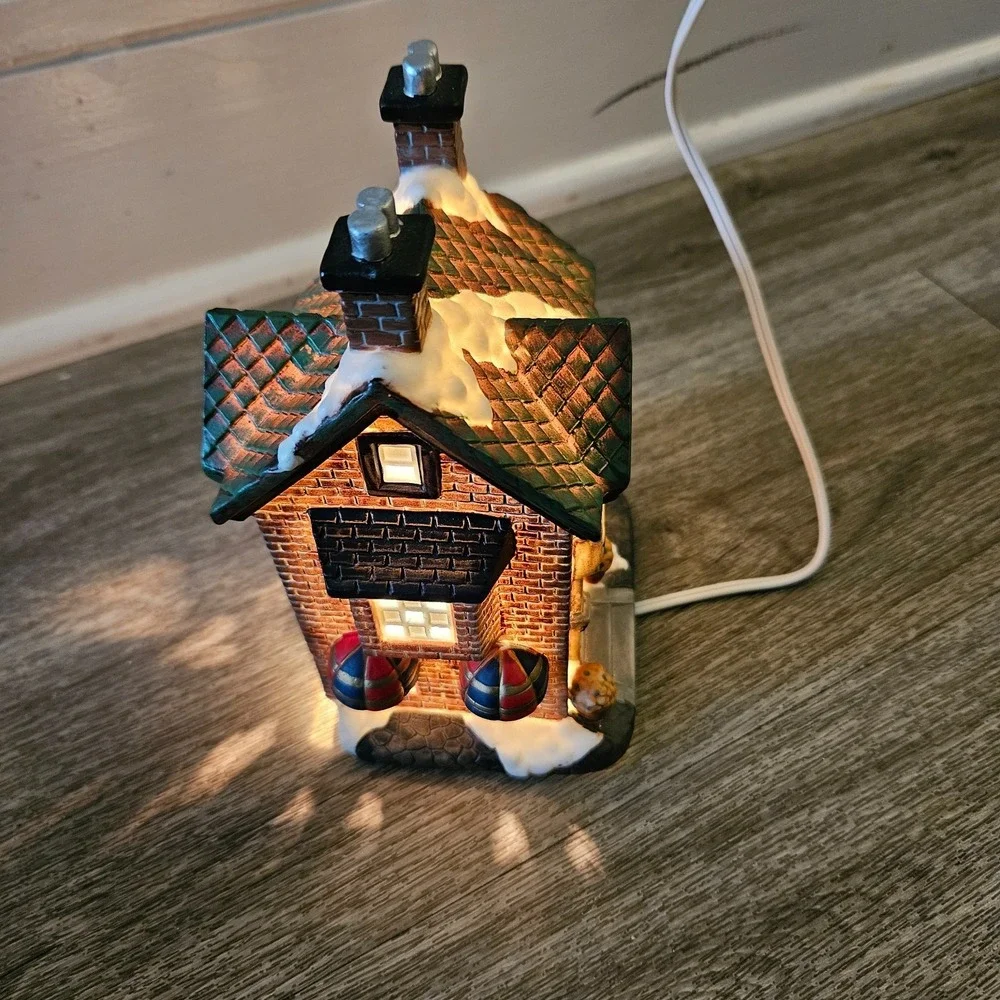 Christmas‎ Village Restaurant lighted Figurine ceramic collectible